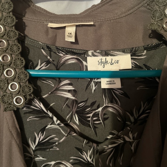 Soft Surroundings Green Floral Sleeveless blouse
& Style & Co Green Jacket - Picture 9 of 11